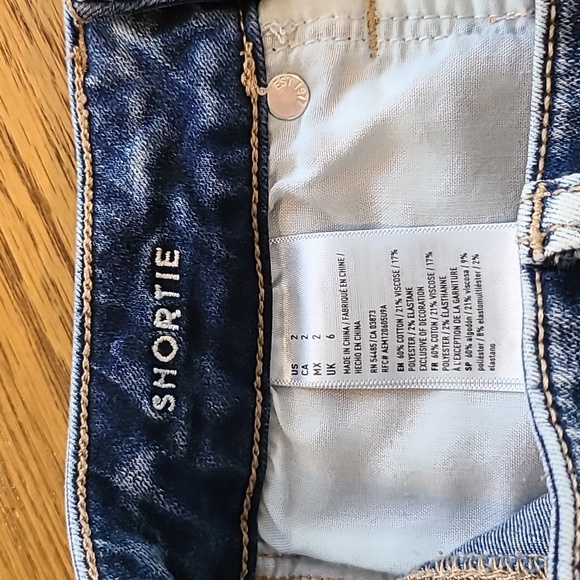 AEO Shortie Shorts - Picture 3 of 3